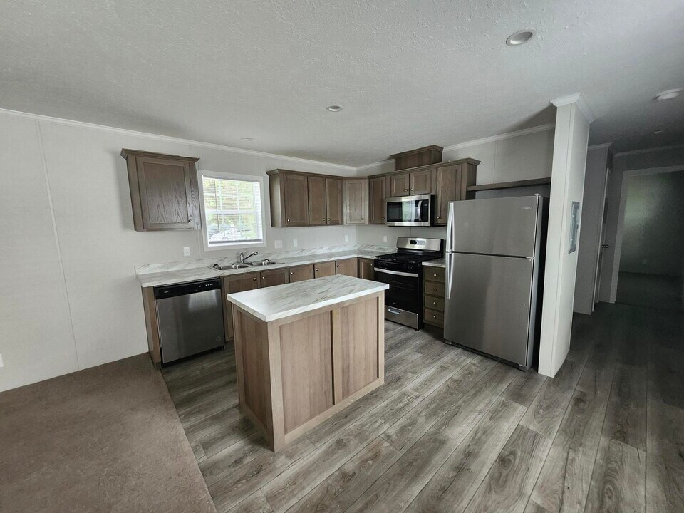 1 Sparrow Hill Dr in Orion Township, MI - Building Photo