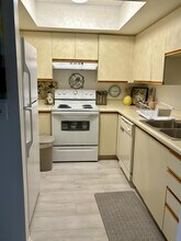 540 SW South River Dr in Stuart, FL - Foto de edificio - Building Photo