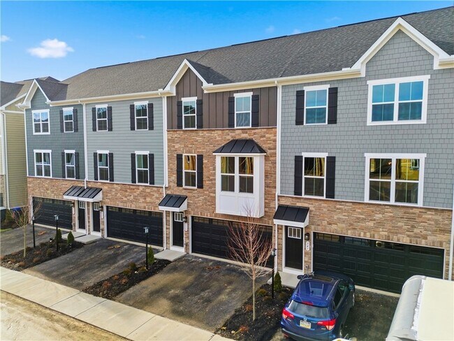 339 Telluride Ln in Cranberry Township, PA - Building Photo - Building Photo