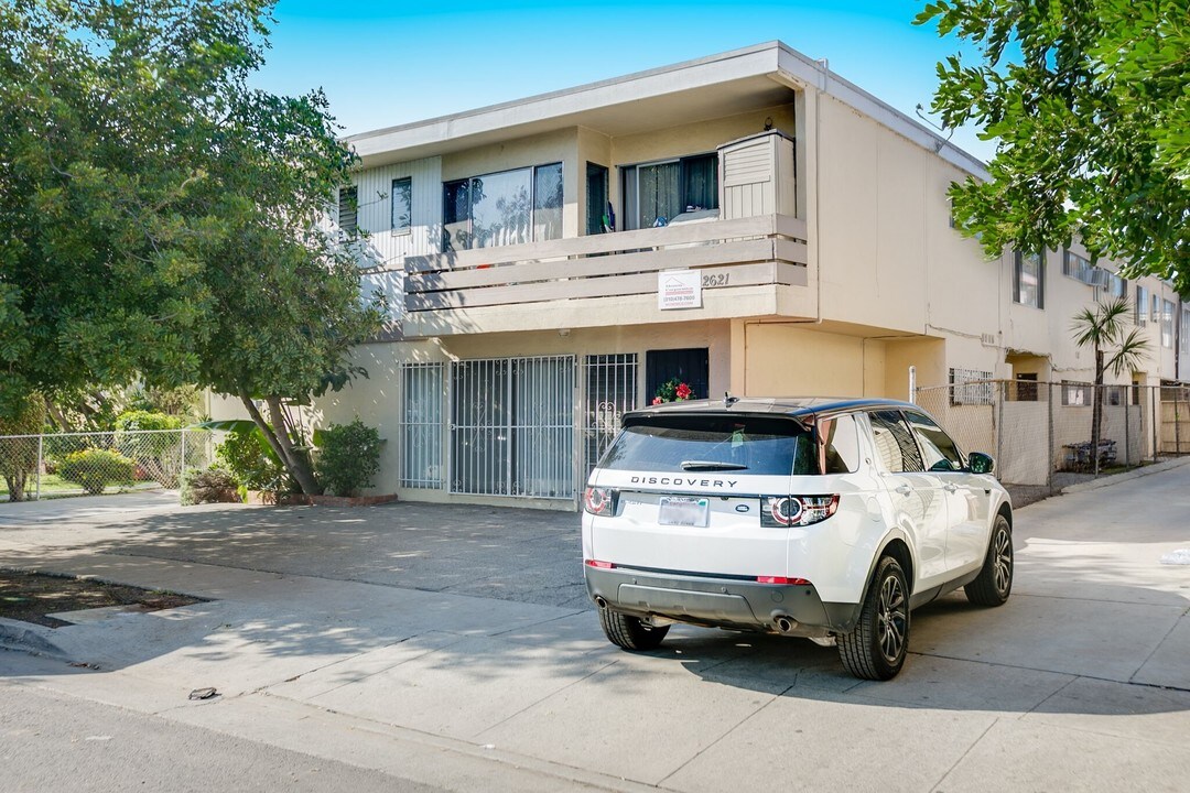 2621 Chariton St in Los Angeles, CA - Building Photo