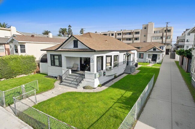 528 Daisy Ave in Long Beach, CA - Foto de edificio - Building Photo