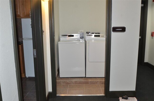 1025 Swanson St-Unit -207 in Houston, TX - Building Photo - Building Photo