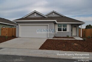 548 Fox Hunt Wy in Rio Linda, CA - Building Photo