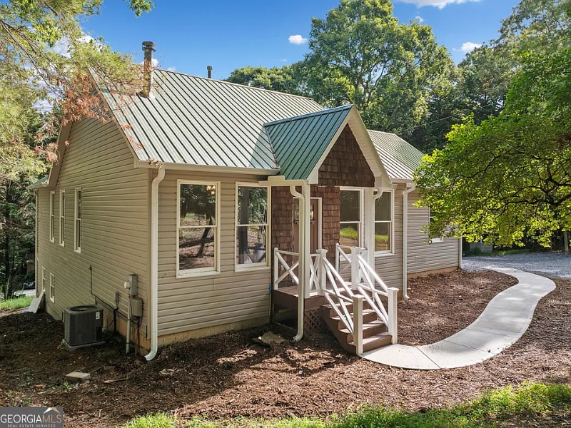 775 Bernhardt Rd in Ellijay, GA - Building Photo