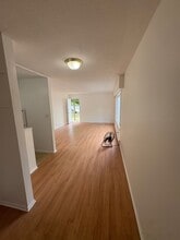 1006 Tolmie Ave in Victoria, BC - Building Photo - Building Photo