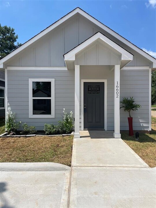 16602 E Forrestal St Photo