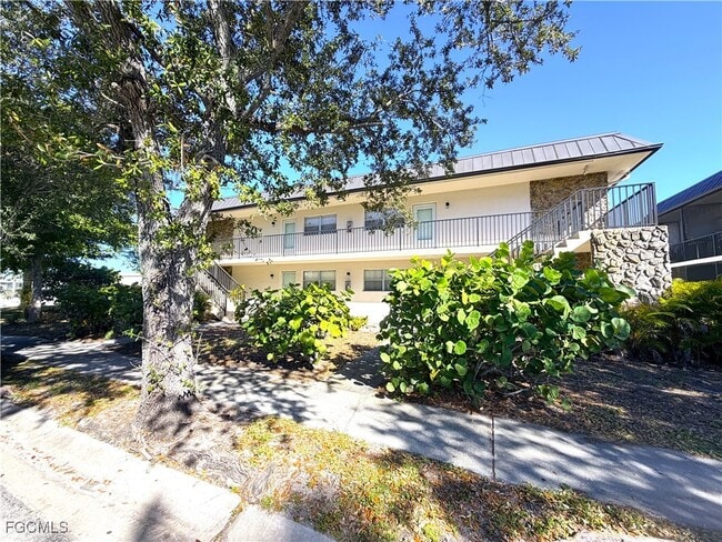 property at 1560 Colonial Blvd