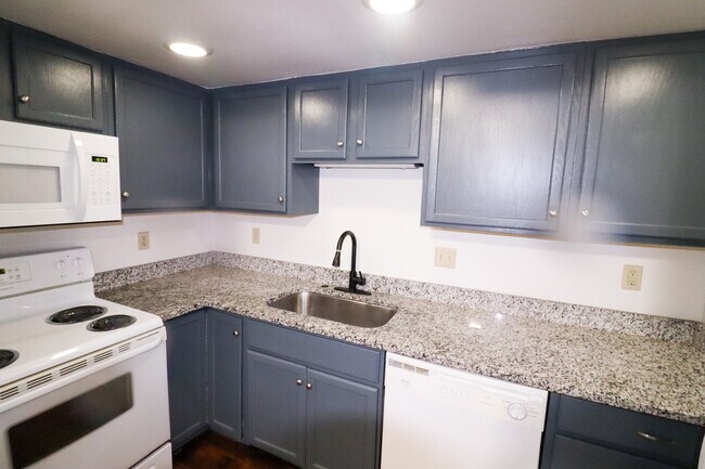 2665 Bellevue Ave, Unit 2 in Cincinnati, OH - Building Photo - Building Photo