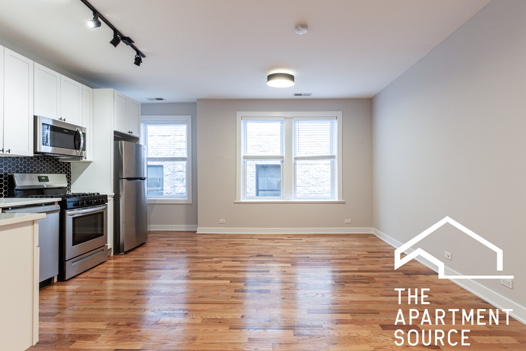 655 W Wrightwood Ave in Chicago, IL - Building Photo