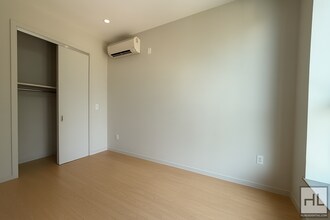 Frost Street #2, Unit 2 in Brooklyn, NY - Foto de edificio - Building Photo