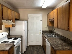 704 Pointe Ct in Tallahassee, FL - Building Photo - Building Photo