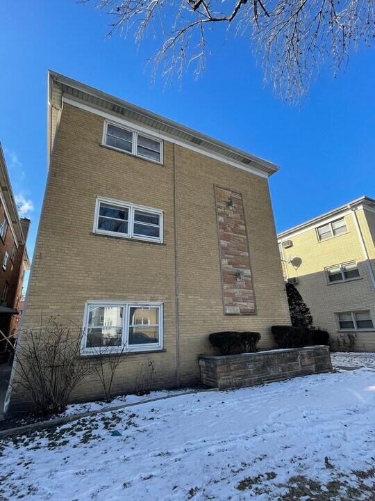 5230 N Delphia Ave in Chicago, IL - Building Photo