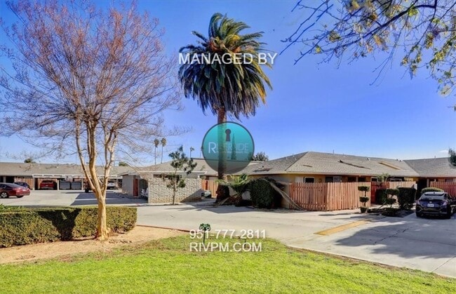 4723 Jackson St in Riverside, CA - Foto de edificio - Building Photo