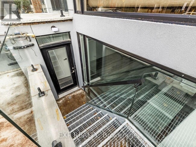 19 Devon Rd in Toronto, ON - Building Photo - Building Photo