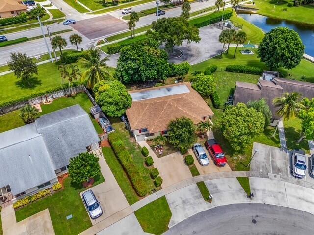 1384 Riverside Cir