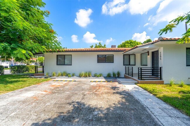 1293 SW 22nd Ave in Miami, FL - Building Photo - Building Photo