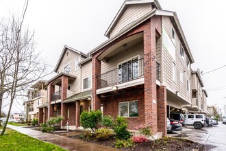 Duck Flats in Eugene, OR - Foto de edificio - Building Photo