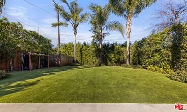 15025 Valleyheart Dr in Los Angeles, CA - Foto de edificio - Building Photo