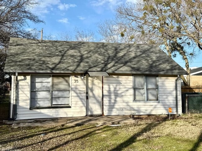 property at 35 Monroe Ave NE