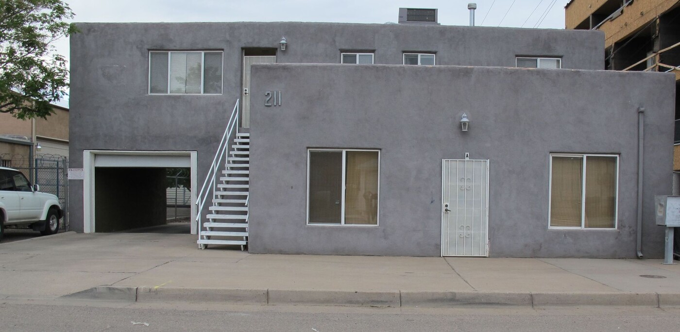 211 Sierra Dr SE in Albuquerque, NM - Building Photo