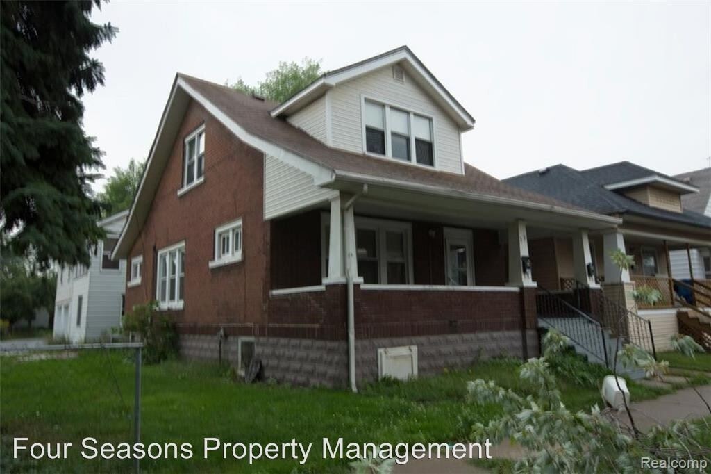 32 Woodward Ave in Ecorse, MI - Building Photo