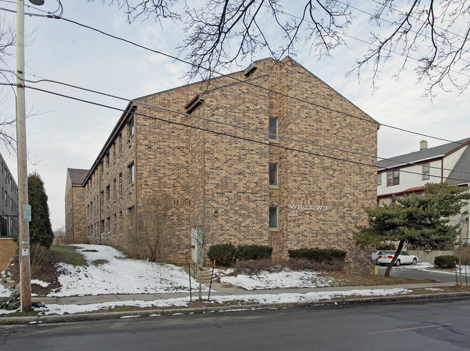 Willow Apartments in Milwaukee, WI - Building Photo