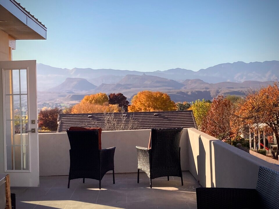438 N Stone Mountain Dr, Unit 45 in Saint George, UT - Building Photo