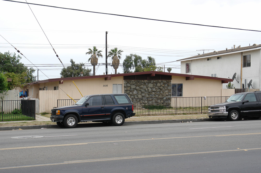 2526 Mcfadden Ave in Santa Ana, CA - Building Photo