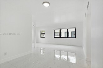 8010 Crespi Blvd in Miami Beach, FL - Building Photo - Building Photo