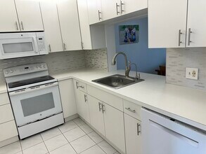 901 SW 128th Terrace in Pembroke Pines, FL - Building Photo - Building Photo