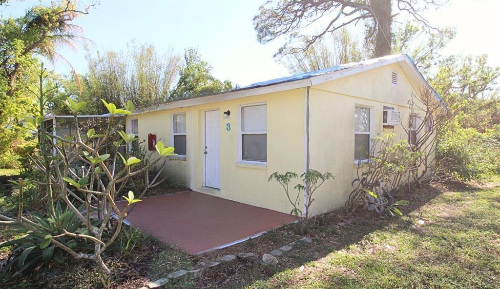 255 Pineapple St in Englewood, FL - Foto de edificio