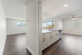 Rancho Obispo Apartments in Long Beach, CA - Building Photo - Building Photo