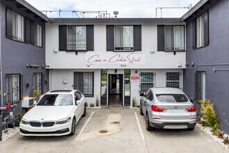 Casas on Cordova Street in Los Angeles, CA - Foto de edificio - Building Photo