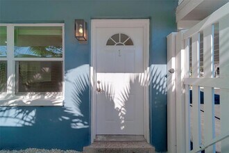 13248 4th St E in Madeira Beach, FL - Foto de edificio - Building Photo