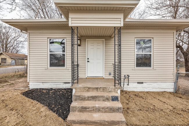 property at 1017 W Newton St