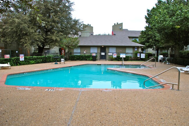 Waterside in Garland, TX - Building Photo - Building Photo