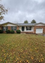 4165 Hawkins Dr in Westmoreland, TN - Building Photo