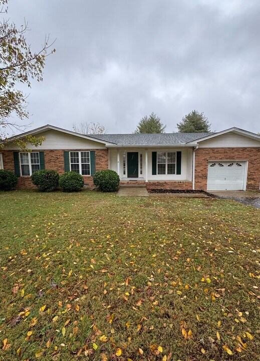 4165 Hawkins Dr in Westmoreland, TN - Building Photo