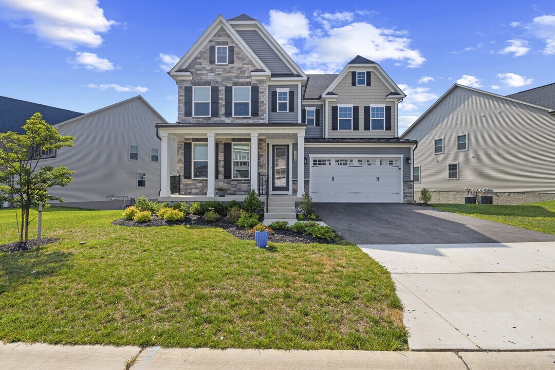 7528 Zoe Ln in Laurel, MD - Building Photo