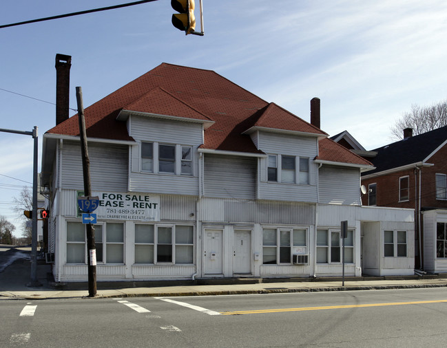 632 Fall River Ave in Seekonk, MA - Foto de edificio - Building Photo