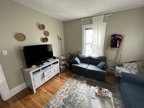 55 Cedar St, Unit 3R in Somerville, MA - Building Photo - Building Photo