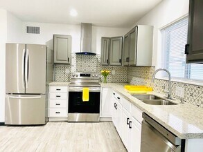 2020 E Weldon Ave in Phoenix, AZ - Building Photo - Building Photo