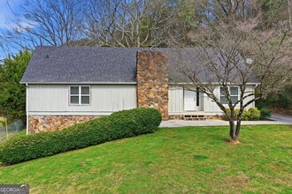 212 Chandler St in Calhoun, GA - Foto de edificio - Building Photo