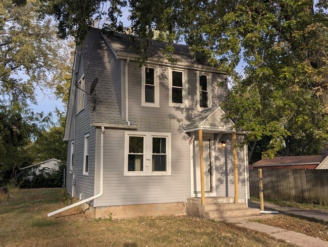 property at 1318 N Burbank Ave