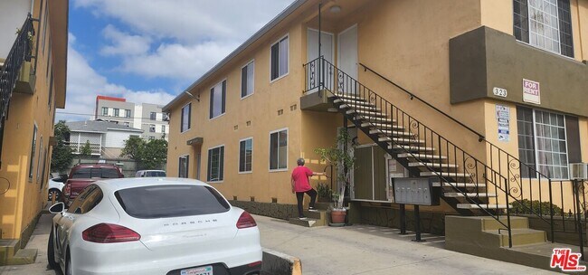 323 N Virgil Ave in Los Angeles, CA - Building Photo - Building Photo