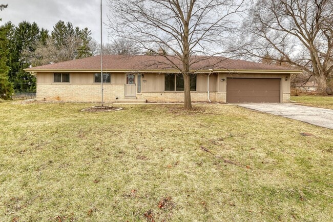 4465 N 144th St in Brookfield, WI - Building Photo - Building Photo