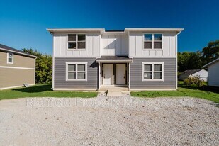 7266 W Reformatory Rd in Fortville, IN - Building Photo