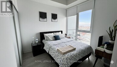 15 Baseball Pl in Toronto, ON - Building Photo - Building Photo