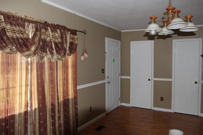 property at 2000 Coves Ct