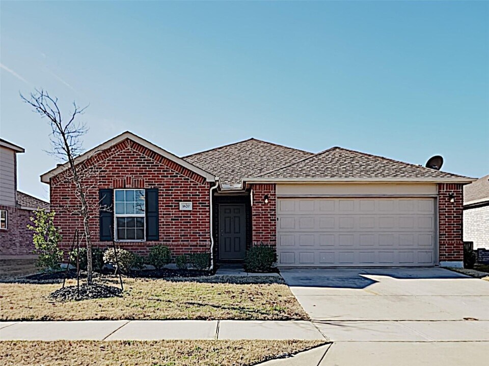 1620 Gayla Creek Dr in Little Elm, TX - Foto de edificio
